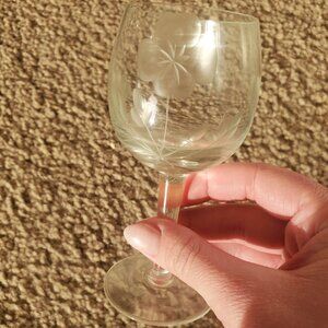 Etched Floral Wine Glass – Elegant Stemware